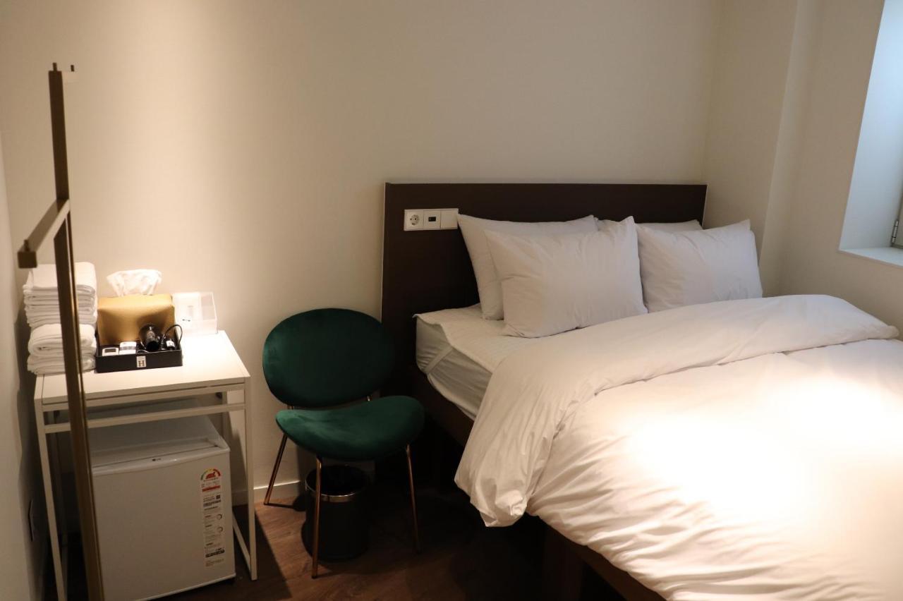 H Hostel Itaewon Seoul Exterior photo
